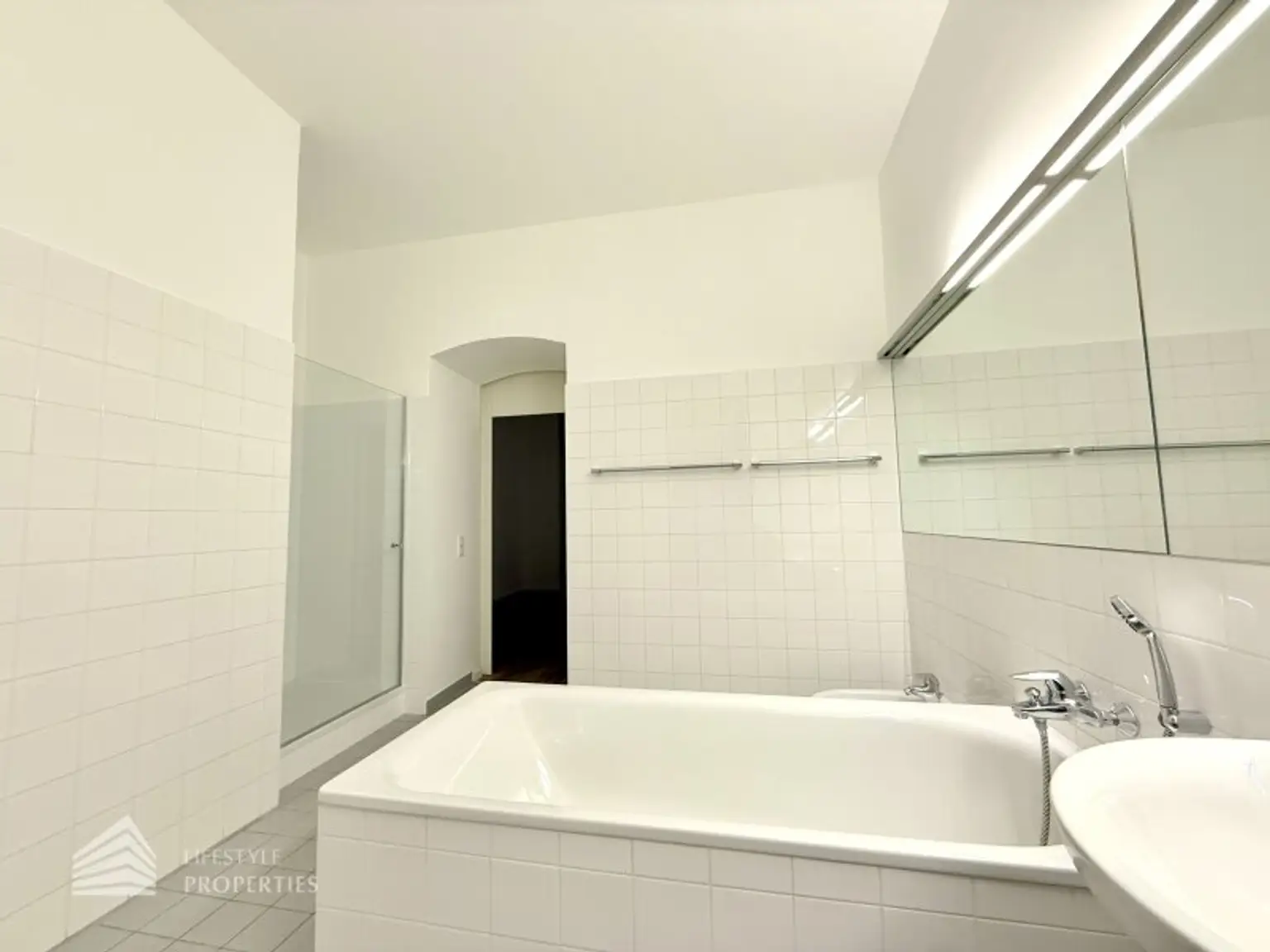 Helle 3 - Zimmer Wohnung, unbefristet, Nähe Theresianum