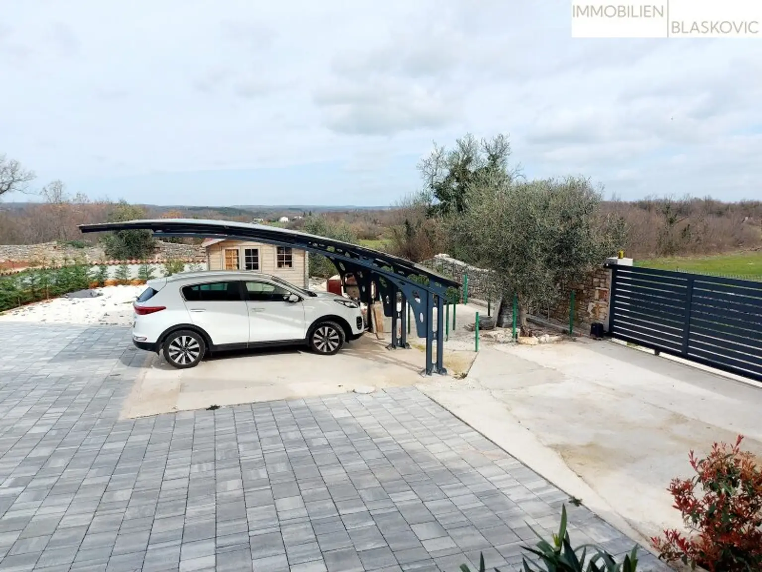 Sehr geräumige Villa mit Swimmingpool