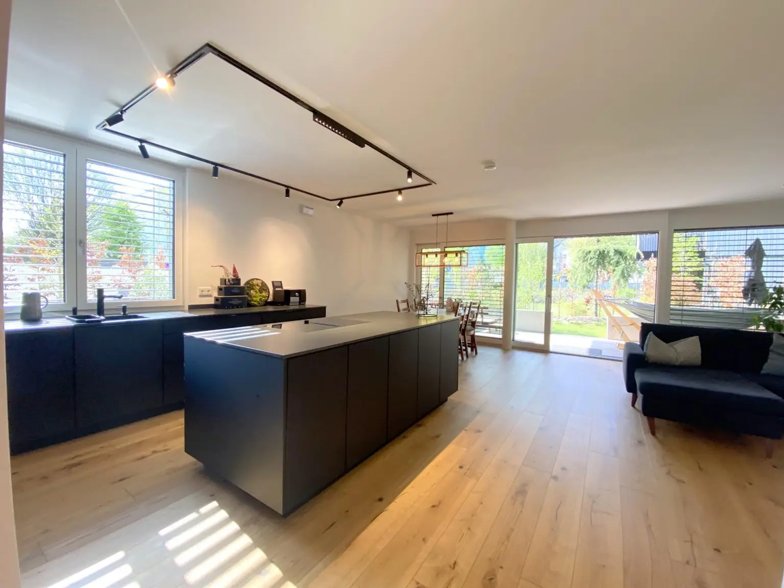 lichtdurchflutetes offenes Raumkonzept