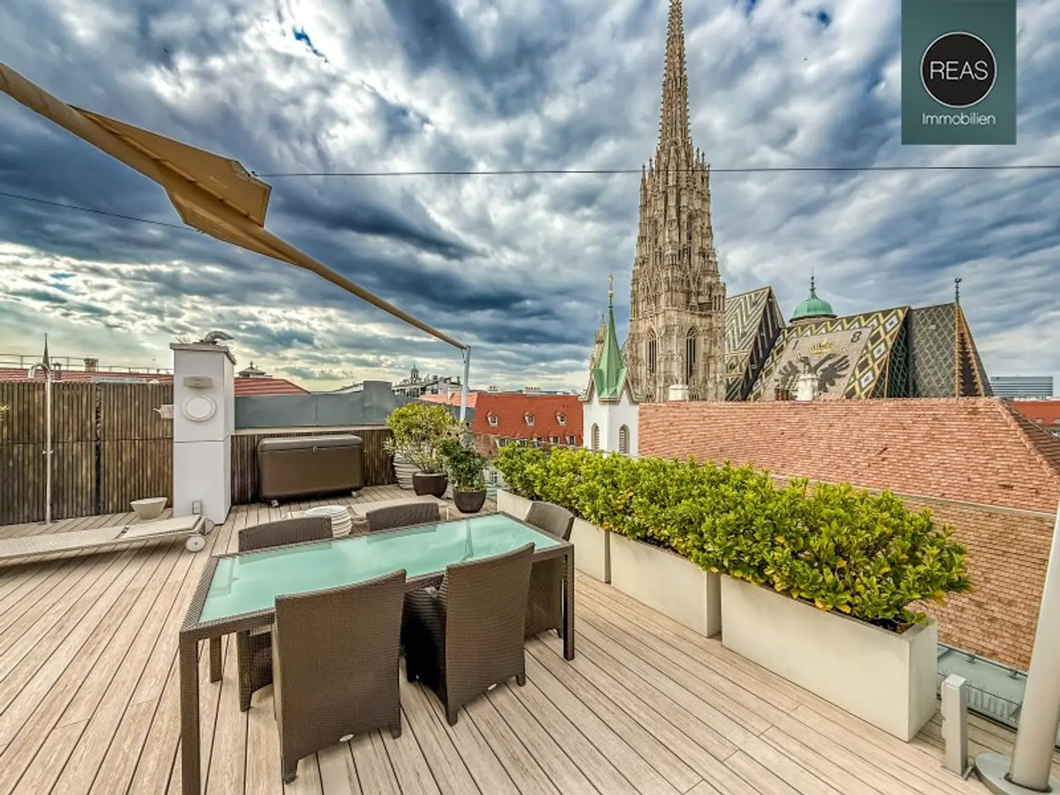 Dem Steffl so nah! Absolutes Traumapartment mit hochwertigen Einbaumöbeln und einzigartiger Dachterrasse samt Speiselift