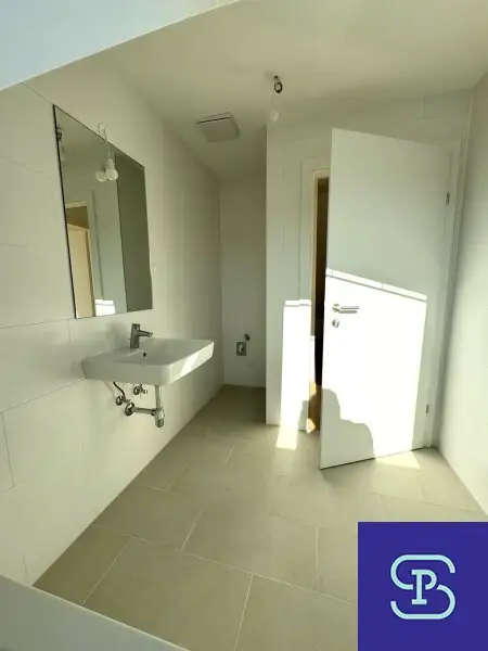 Provisionsfreier 70m² DG-Erstbezug + Balkon mit Einbauküche am Donaukanal - 1200 Wien