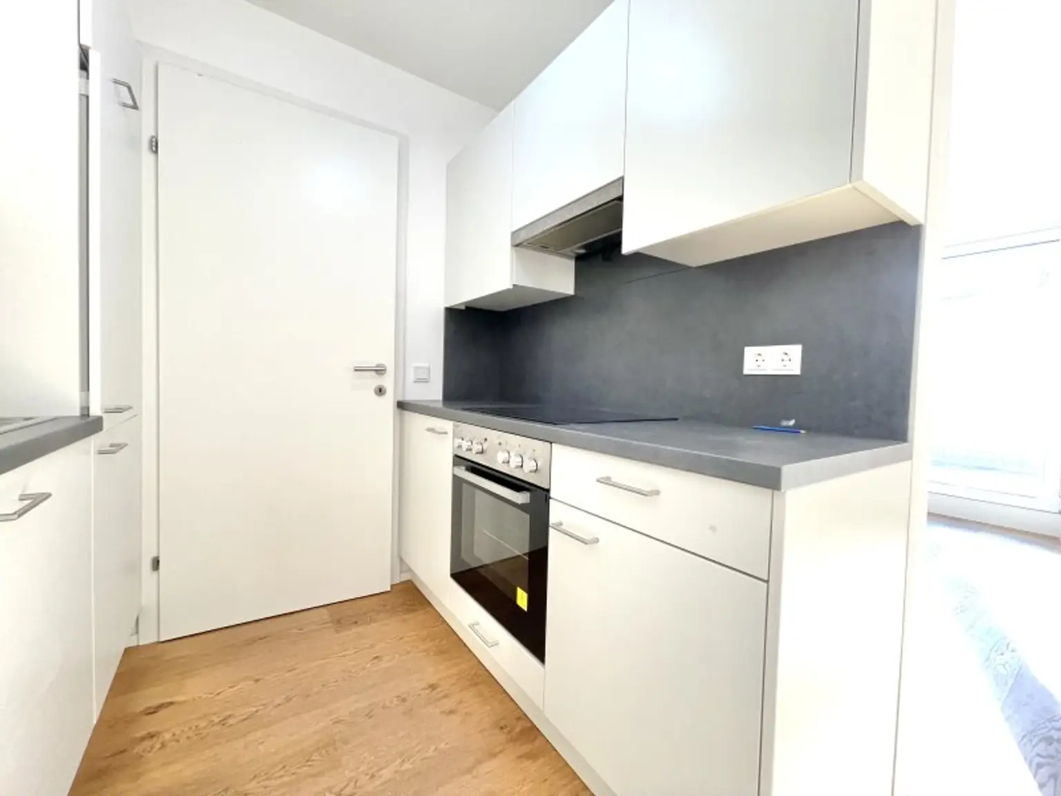 *TERRASSENTRAUM - Goldener Hirsch – Stilvolle 3-Zimmer-Wohnung mit Terrasse & Balkon in der Ziedlergasse, 23. Bezirk*