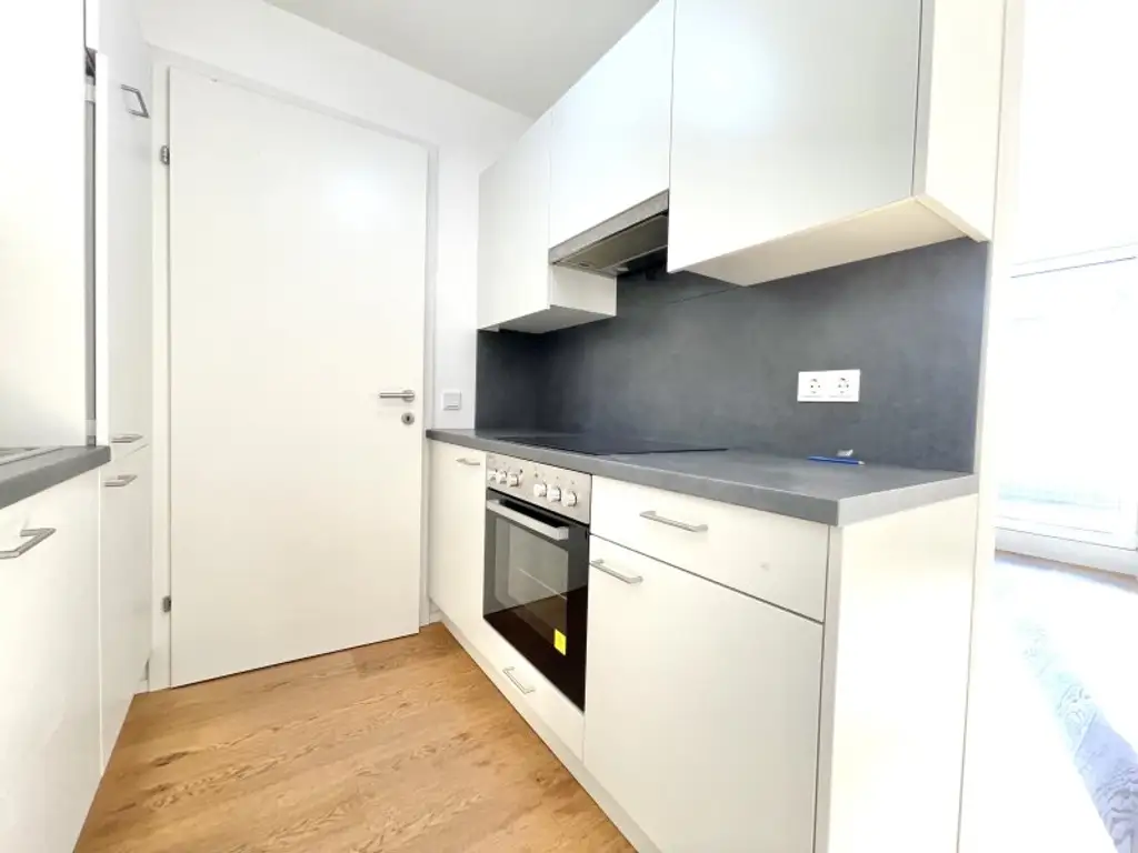 *TERRASSENTRAUM - Goldener Hirsch – Stilvolle 3-Zimmer-Wohnung mit Terrasse & Balkon in der Ziedlergasse, 23. Bezirk*