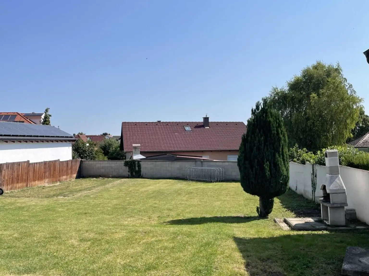 CHARMANTES EINFAMILIEN-HAUS MIT GROSSEM GARTEN - RUHELAGE!