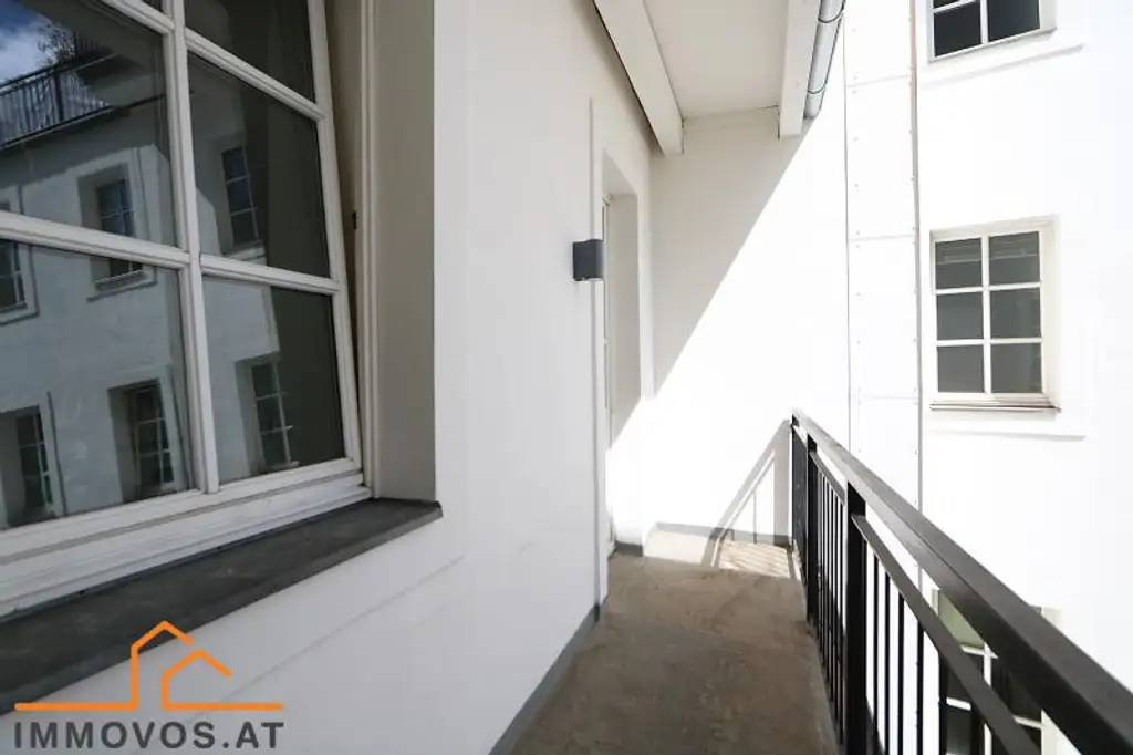 Gelegenheit: 4-Zimmer-Altbau MIT  Balkon an der Grenze 7./8 im 2. Lift-Stock