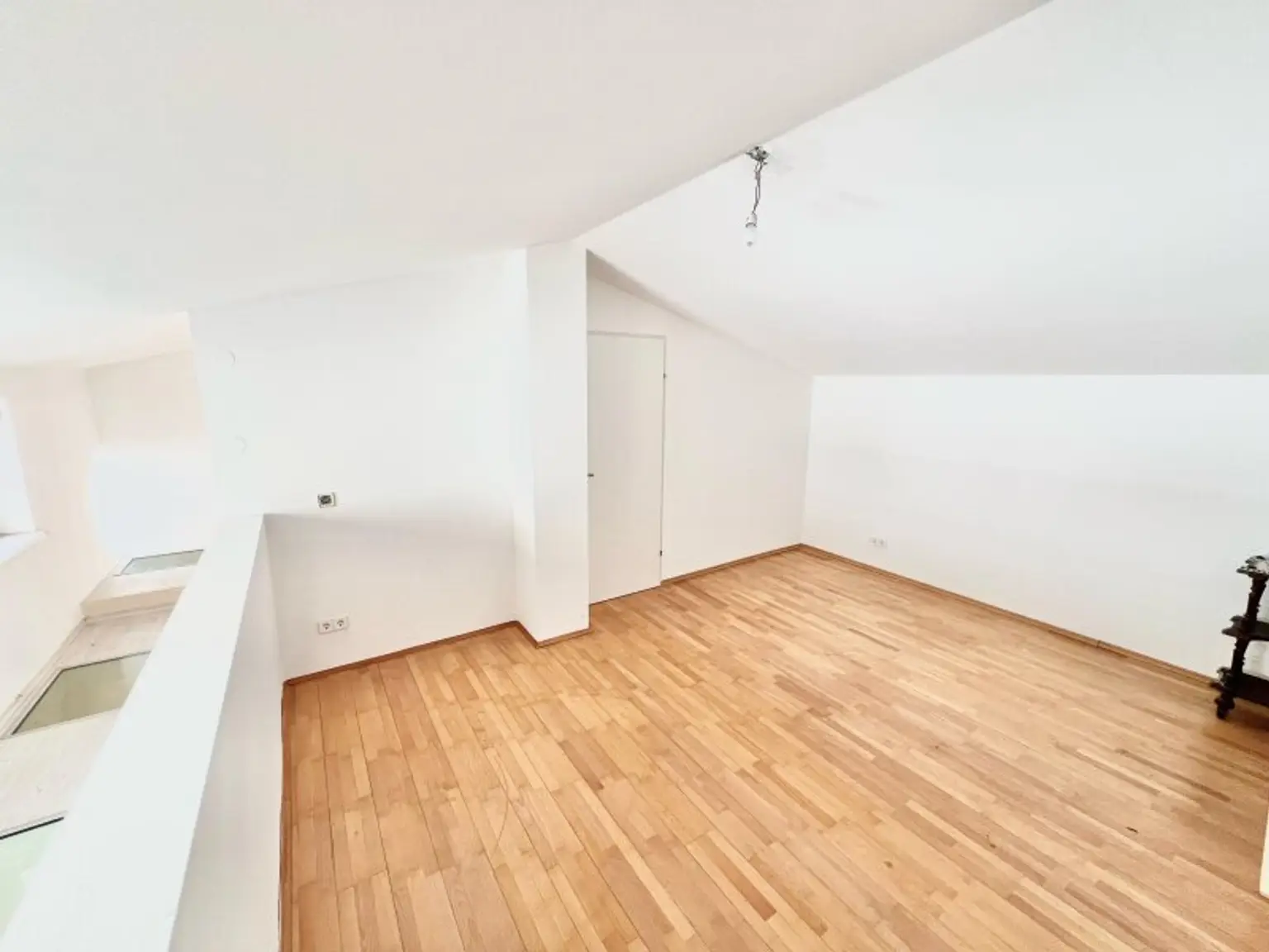 Maisonette-Traum auf zwei Ebenen – Terrasse, Galerie, Tiefgarage & perfekte Anbindung I Fernwärme  !