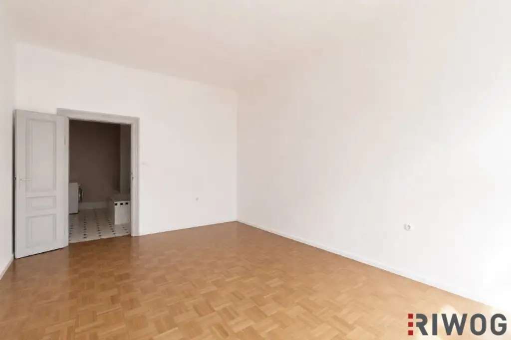 SANIERUNGSBEDÜRFTIG //  3. Stockwerk, nahe Burggasse-/Stadthalle (Top 21-23), 3 Zi.