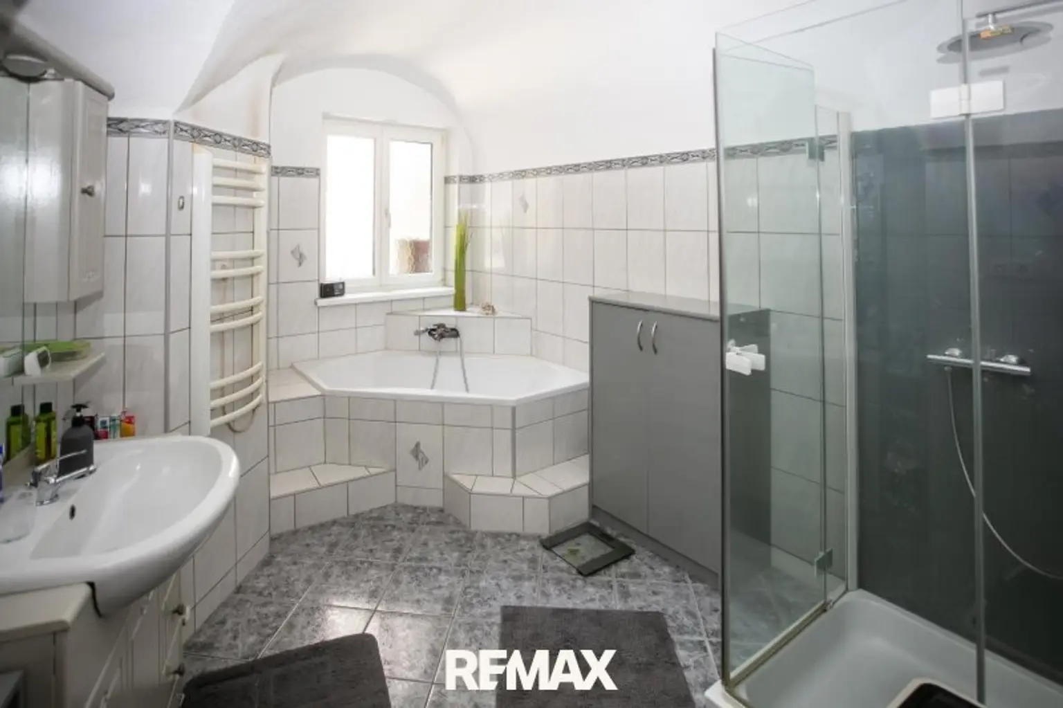 Badezimmer OG_ Steiner Landstr. 50