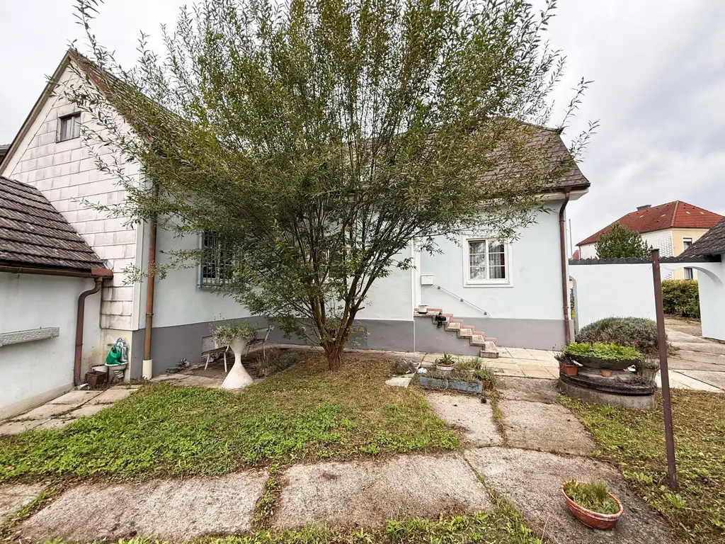 Bürgerliches Einfamilienhaus mit viel Platz, liebenswerten Garten und tollem Ausblick!