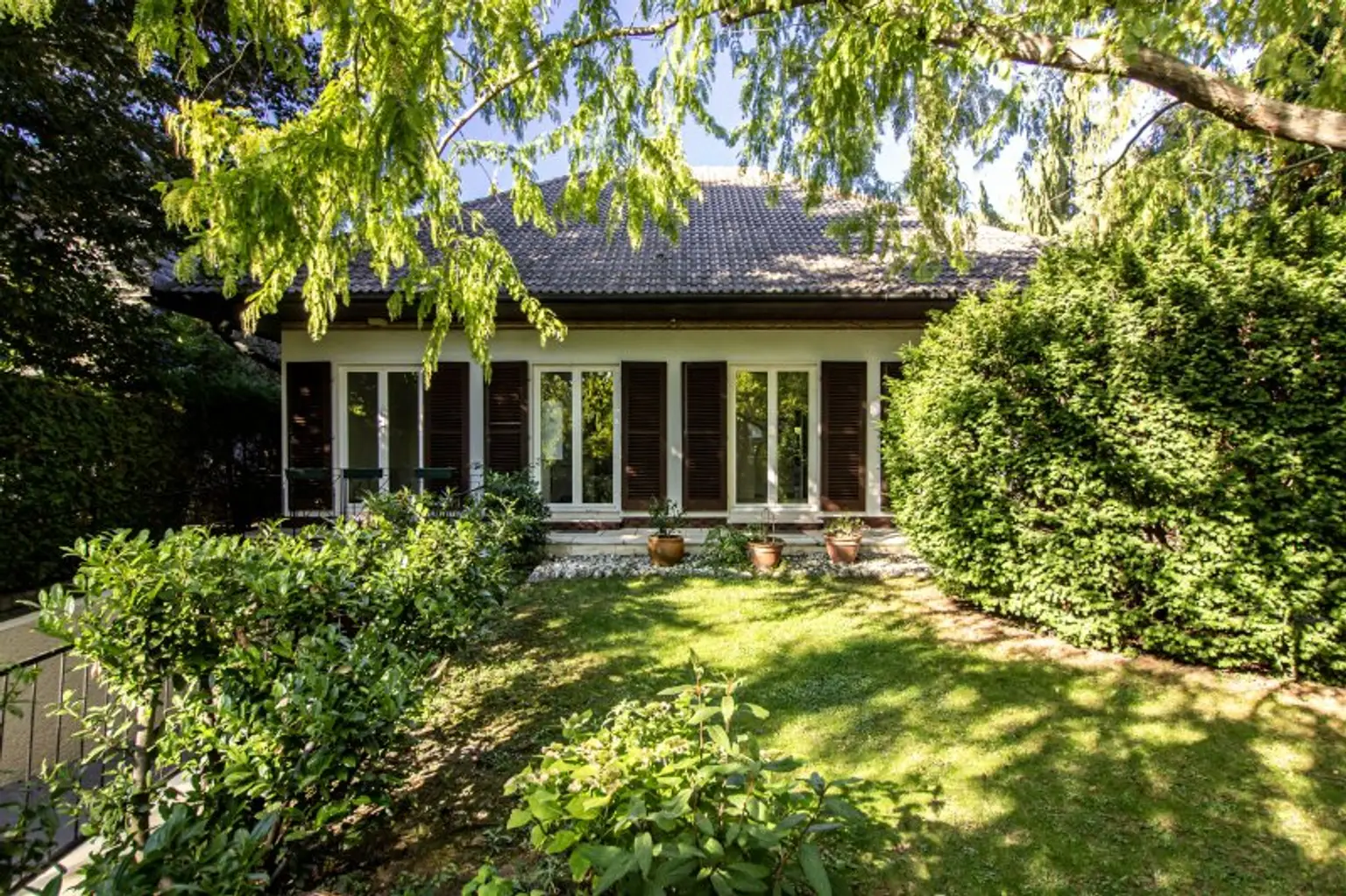 Familienheim mit Privatsphäre - Elegantes Wohnen in Harmonie mit der Natur