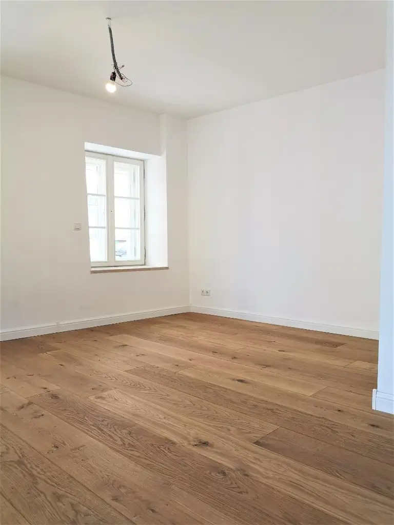 Barrierefreie, sehr charmante Wohnung mit kleiner Gartenterrasse in bester Wohngegend in Ober St. Veit
