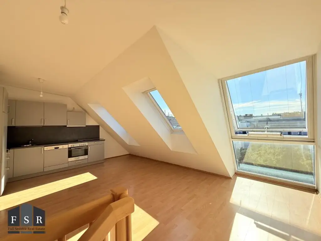 3-Zimmer Dachgeschoß-Wohnung mit Terrasse - Allgemeingarten und Ubahnnähe