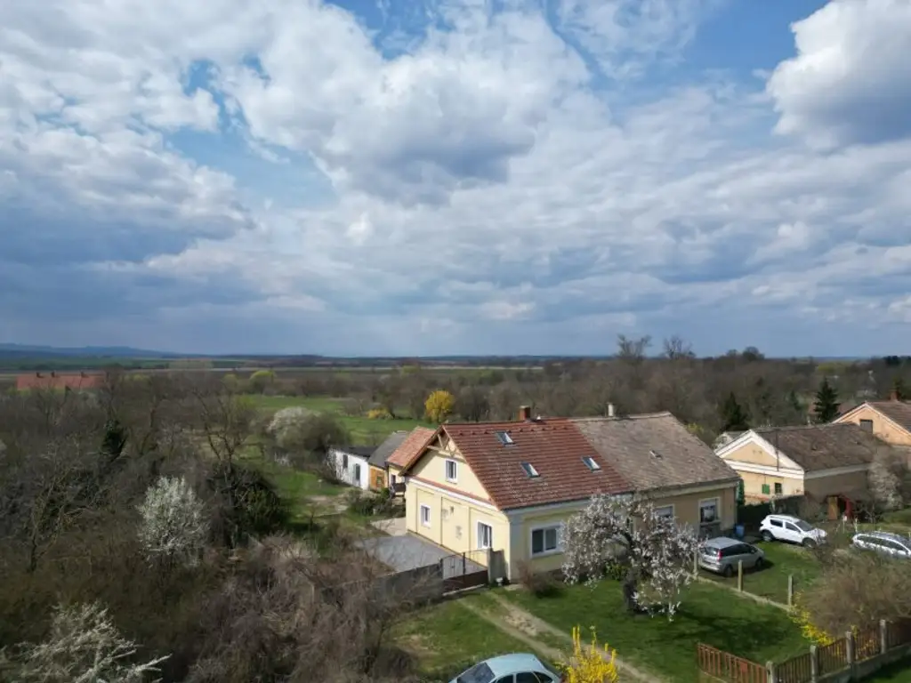 +++ Charmantes Landhaus mit großem Grundstück – in Szakony (Ungarn) +++