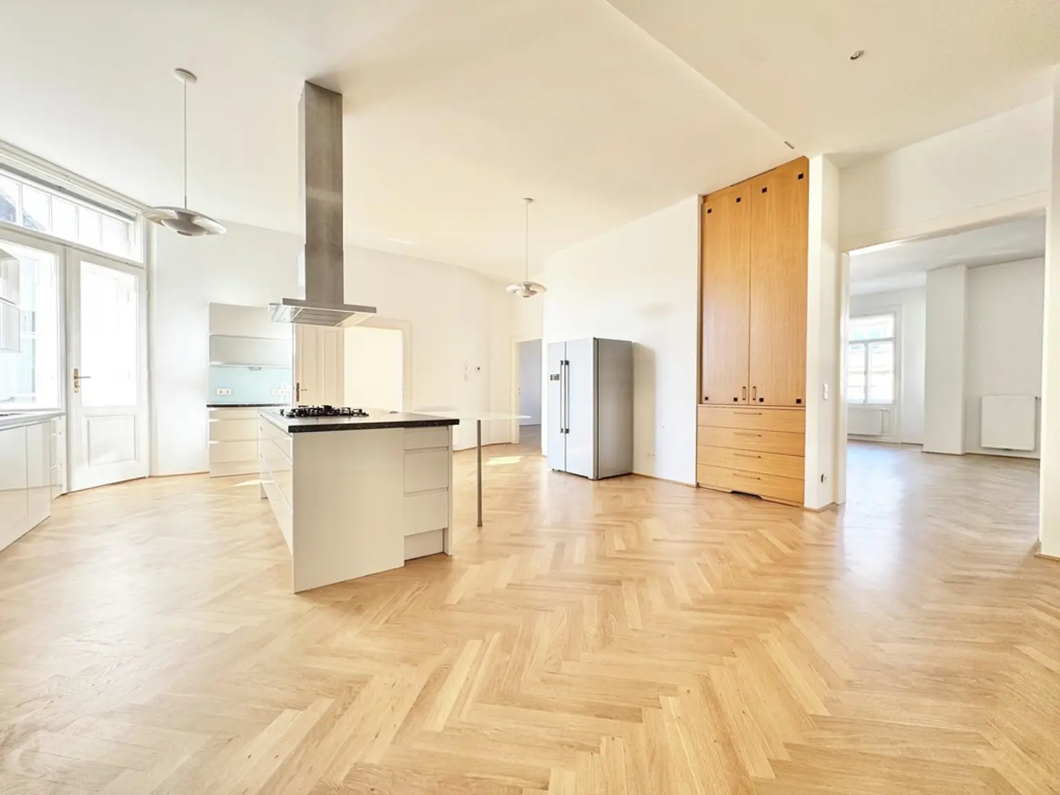 TOPLAGE | TRAUMHAFTE ALTBAUWOHNUNG MIT BALKON | HELLE 4 ZIMMER | U-BAHN-NÄHE