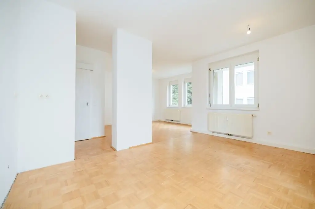 LOGGIA I LICHTDURCHFLUTET I PARKETT I ABSOLUTE RUHELAGE I BADEWANNE I AB SOFORT I PROJEKT WOHNEN I