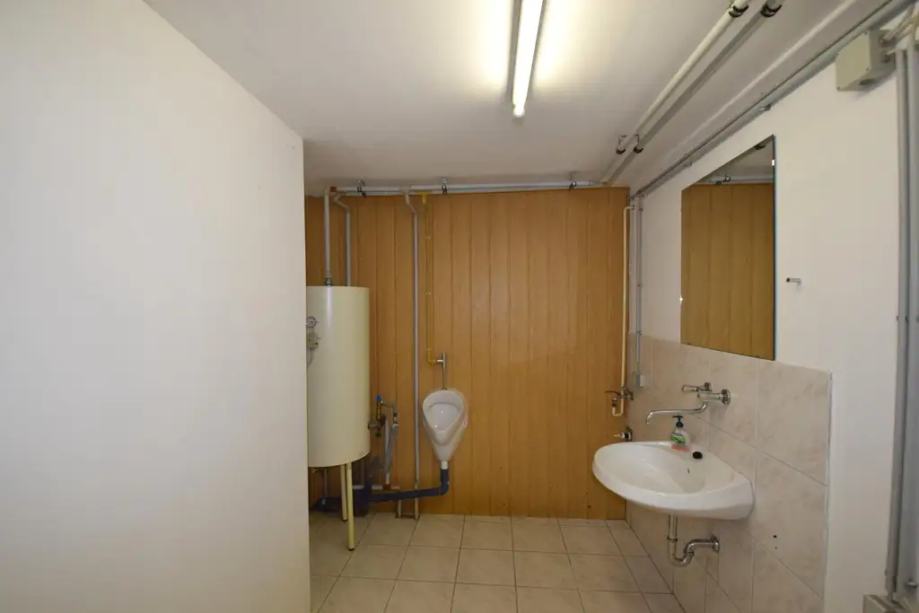 Platzwunder: Wohnung mit Eigengarten, 2 Parkplätzen, Keller & Dachboden