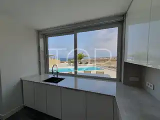 VILLA-EL-DUQUE-DORMITORIO-INDEPENDIENTE-COCINA-VISTAS-1