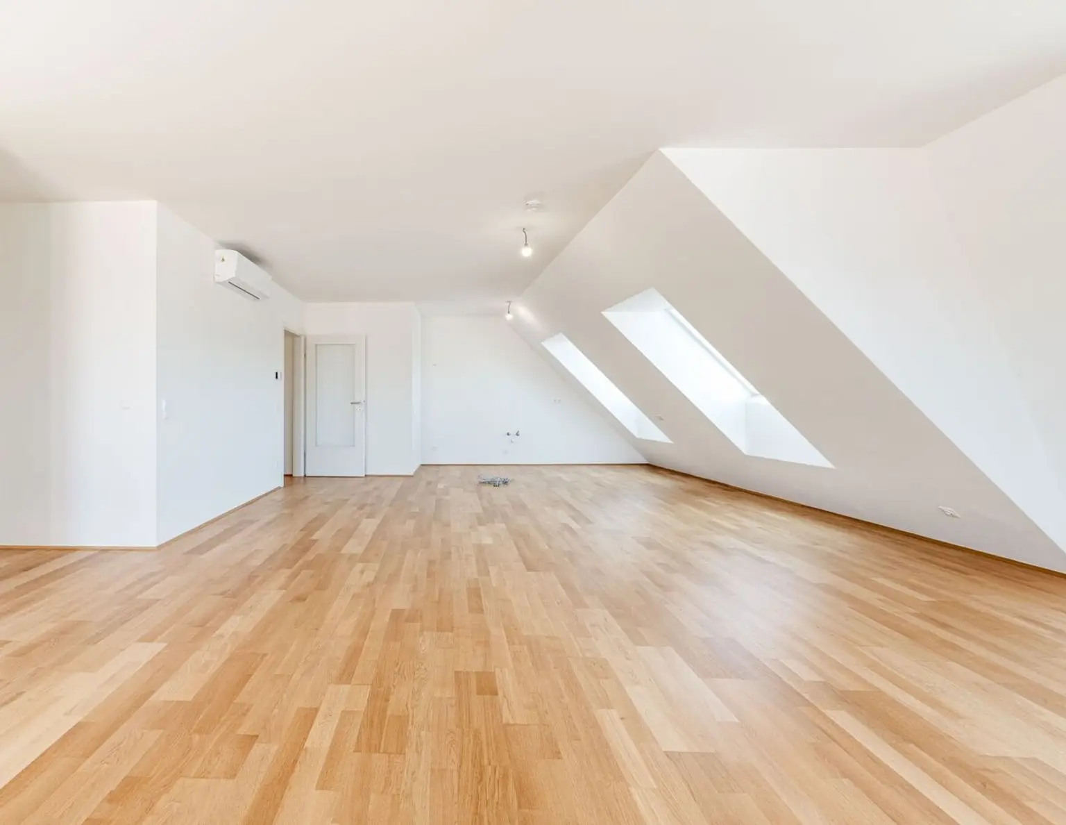 Erstbezug ab Oktober! Grandiose 4-Zimmer-Terrassenwohnung inkl. Parkplatz in Hietzing zu vermieten!