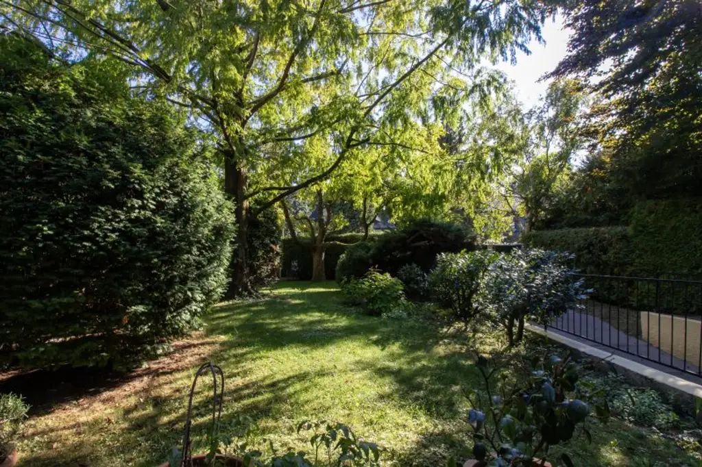 Familienheim mit Privatsphäre - Elegantes Wohnen in Harmonie mit der Natur