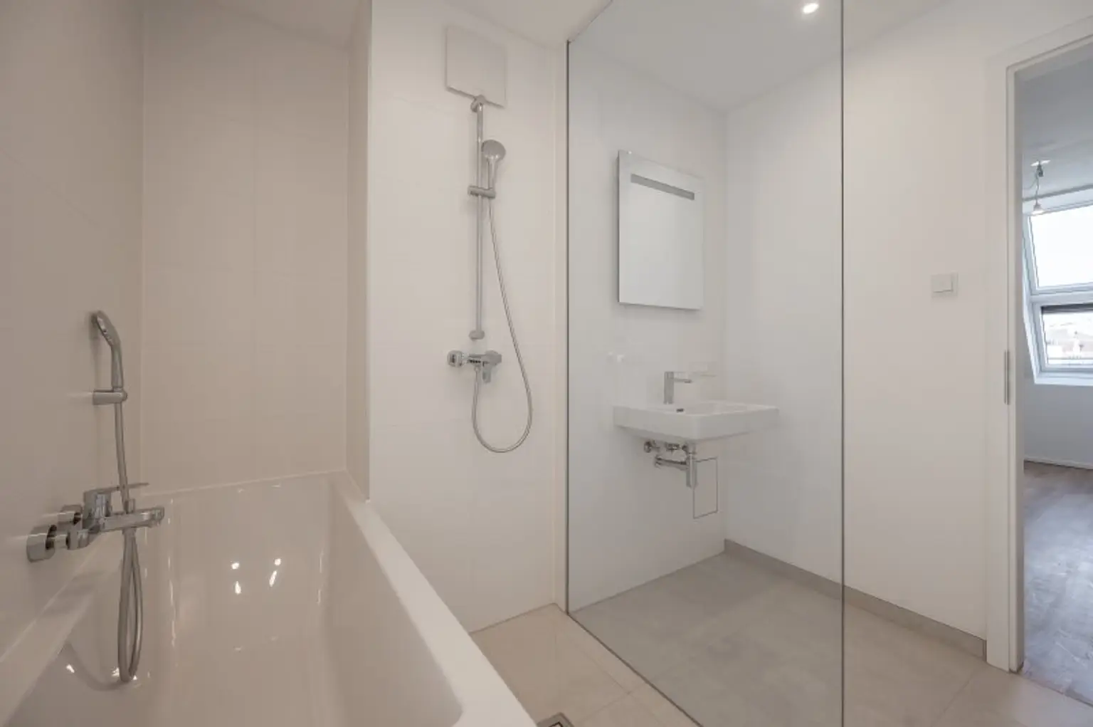 ++MOLLARD 50++ Outstanding 3-room apartment in a prime central location (1/28)
