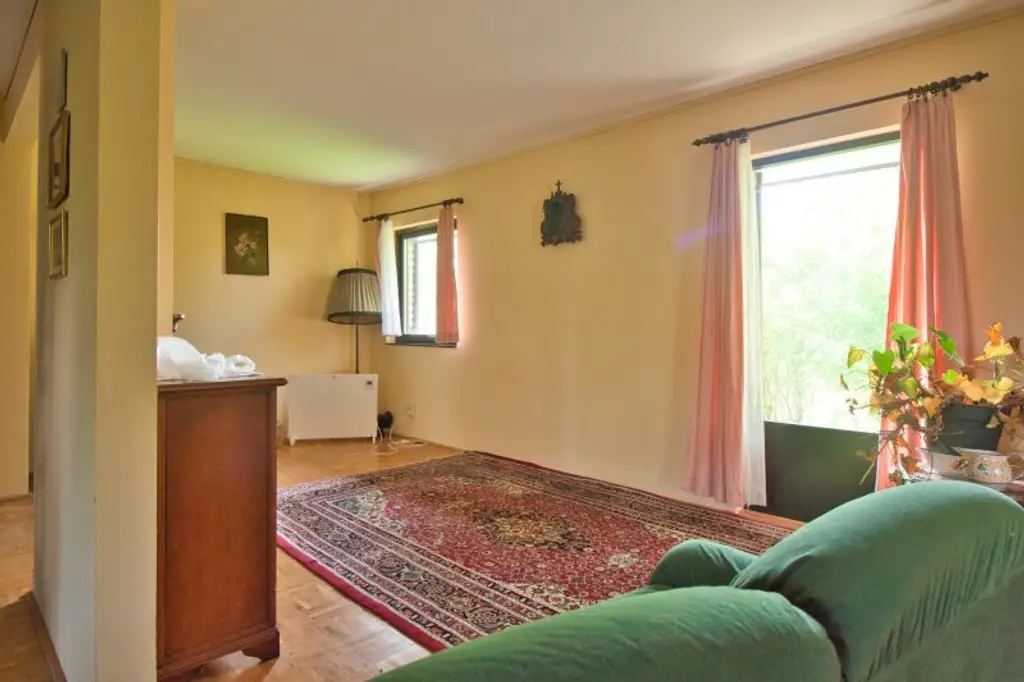 Ebenes Grundstück in ruhiger Sackgasse | sanierungsbedürftiges Einfamilienhaus mit idyllischer Garten | rd. 180 m² verbaubar