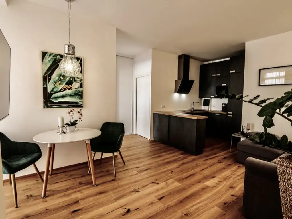 Hideaway im Innenhof - Großartige, vollmöblierte 2-Zimmer-Wohnung in klassischem Gründerzeithaus in U-Bahn-Nähe