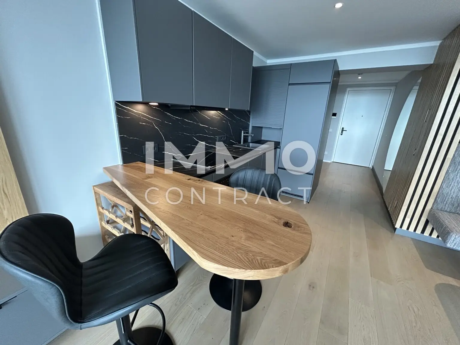 Möbliertes Apartment im 42. Stock mit Weitblick auf die Donau! Pool, Spa und Fitness inklusive!