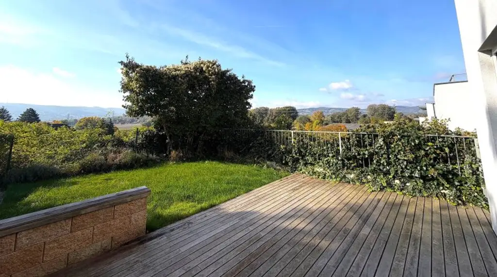 Helles Reihenhaus mit Fernblick und 2 Stellplätzen