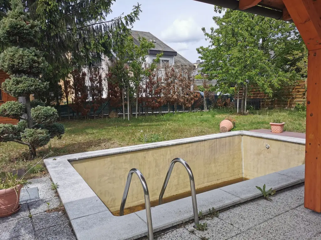 Einfamilienhaus mit Pool