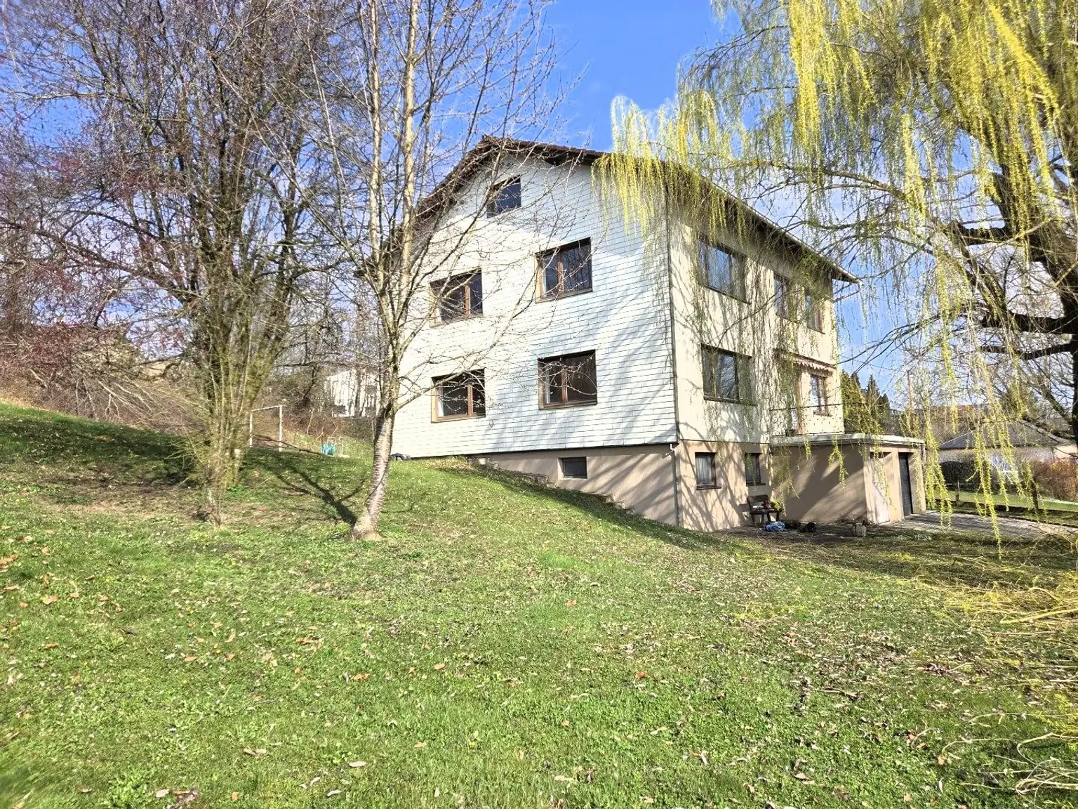 210 m² Haus mit 973 m² Grund zum Dazukaufen!