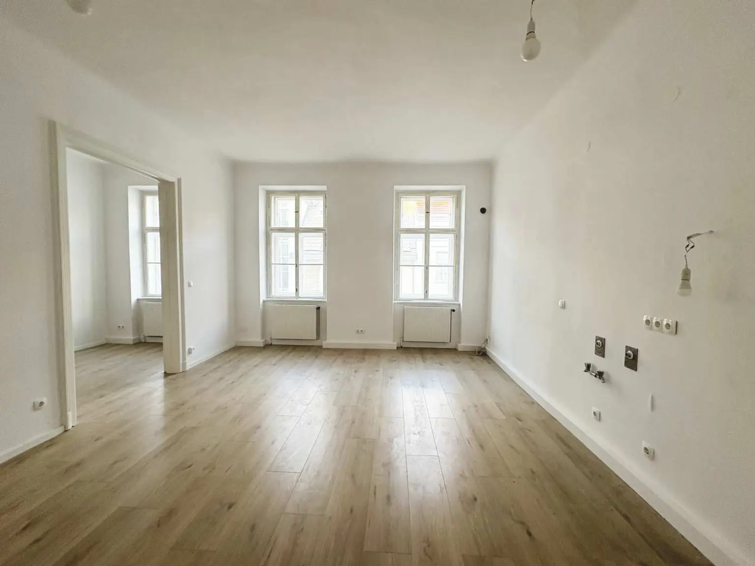 Teilsanierte 2 Zimmer Wohnung in Top Lage - 
Nahe altes AKH und Rathaus