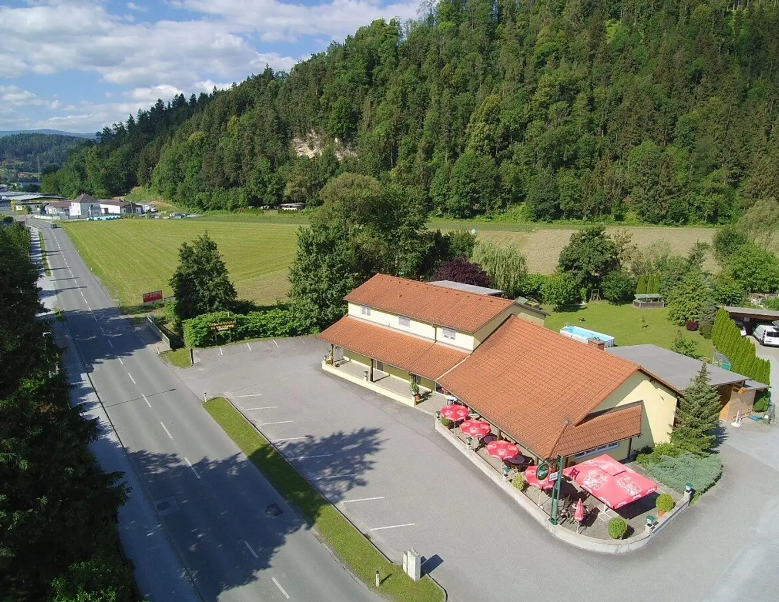 Bärnbach! Gewerbeobjekt, Restaurant-Cafe, Praxis, Tierarzt, Wohnung, Friseur, Solarium, SG-WA Baudichte 0,2-0,5
