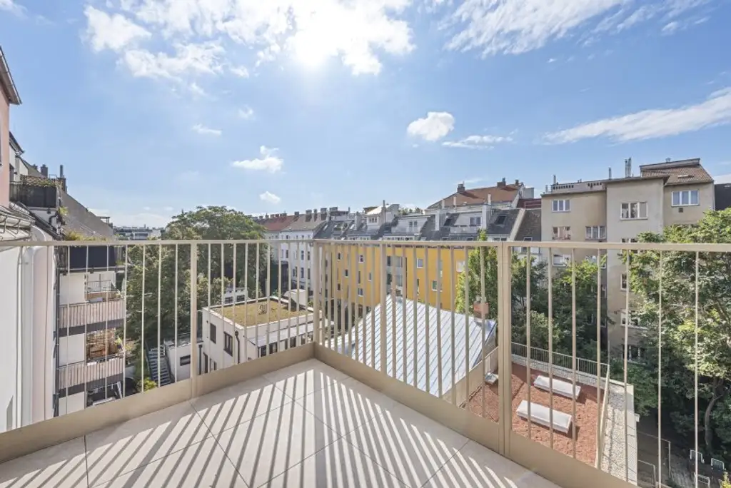 ZUM VERLIEBEN: EIN DACHGESCHOSS-TRAUM MIT BALKON
