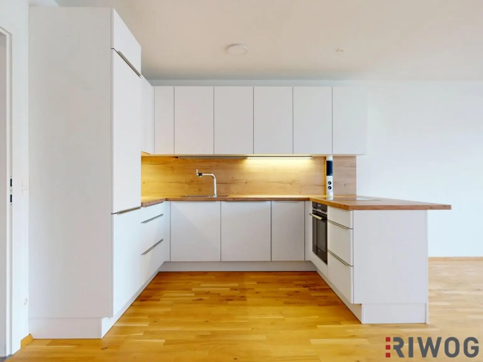 ERSTBEZUG nach Sanierung I 4 Zimmer Wohnung mit Loggia I Tischler Küche mit Siemens Geräte inklusive I Ruhelage I Naturpark Föhrenberge I 360° Rundgang