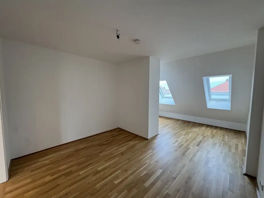 Charmante Dachgeschoßwohnung mit Terrasse – Ab sofort verfügbar!