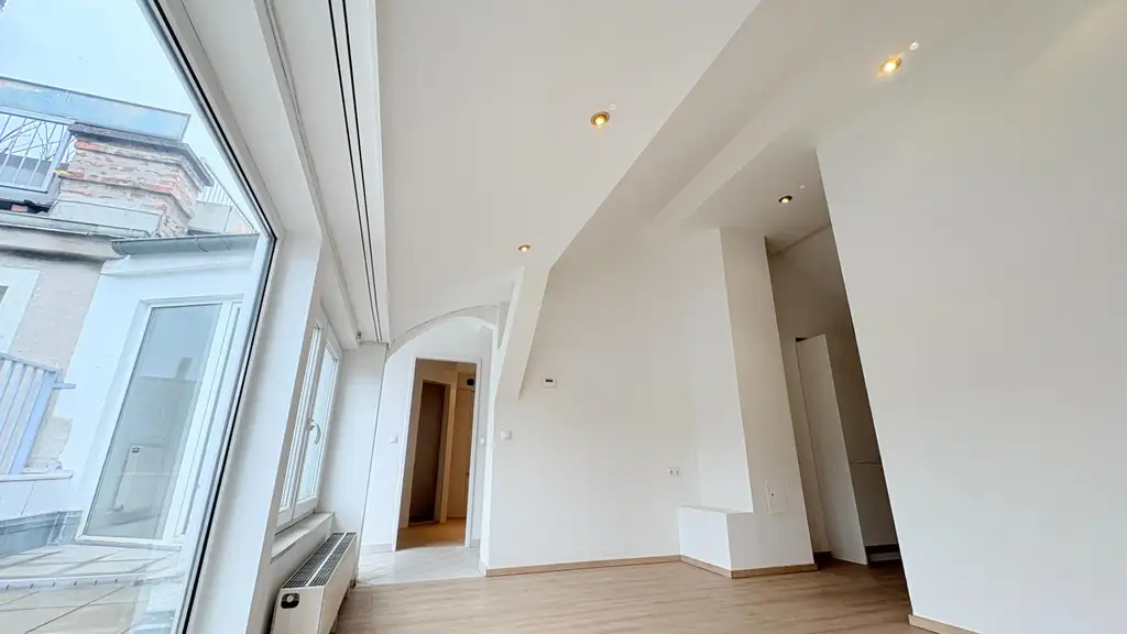 Über den Wolken nahe dem Servitenviertel/Clusiusgasse DG mit Terrasse ca. 11m²!