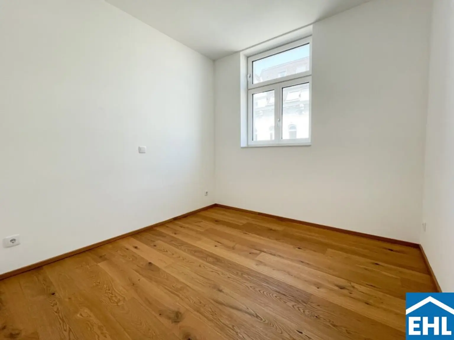 Im Dachgeschoßausbau: 3-Zimmerwohnung mit Balkon in U-Bahn-Nähe