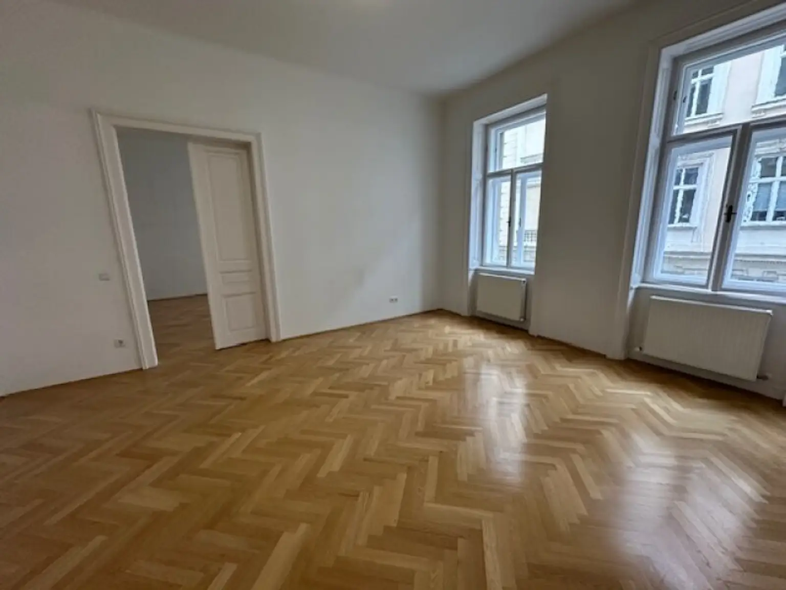 Großzügige Altbauwohnung im Herzen des 2. Bezirks!