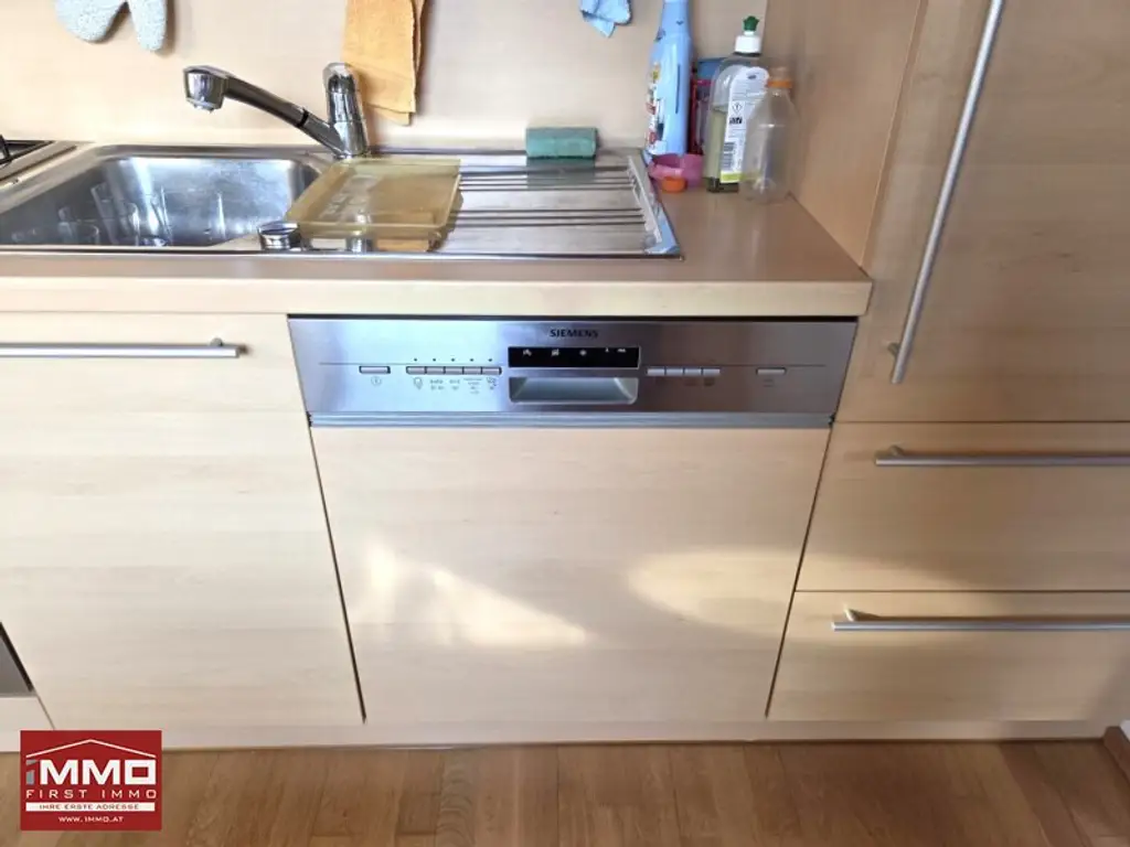 RUHIGE, SONNIGE 3-ZIMMERWOHNUNG IM 5. LIFTSTOCK AB OKTOBER BEZIEHBAR