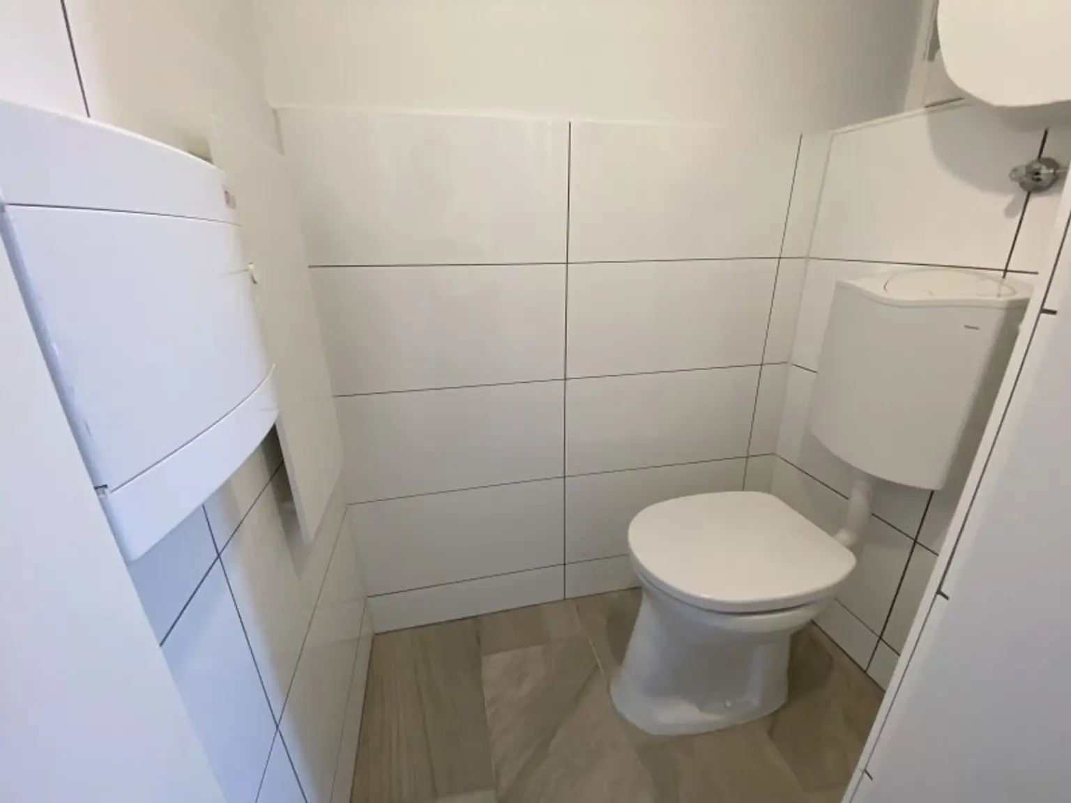 Generalsanierte 2-Zimmer-Wohnung – ideal auch als 2er WG, eigene Küchenauswahl!