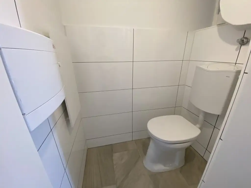 Generalsanierte 2-Zimmer-Wohnung – ideal auch als 2er WG, eigene Küchenauswahl!