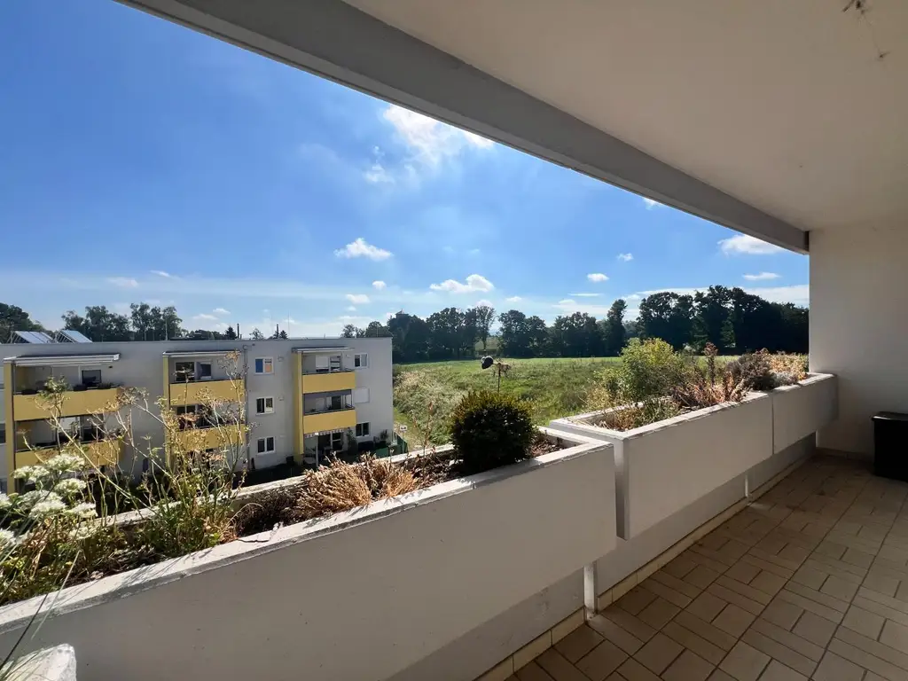 Großzügige 3-Zimmer-Wohnung mit Loggia in zentrumsnaher Lage