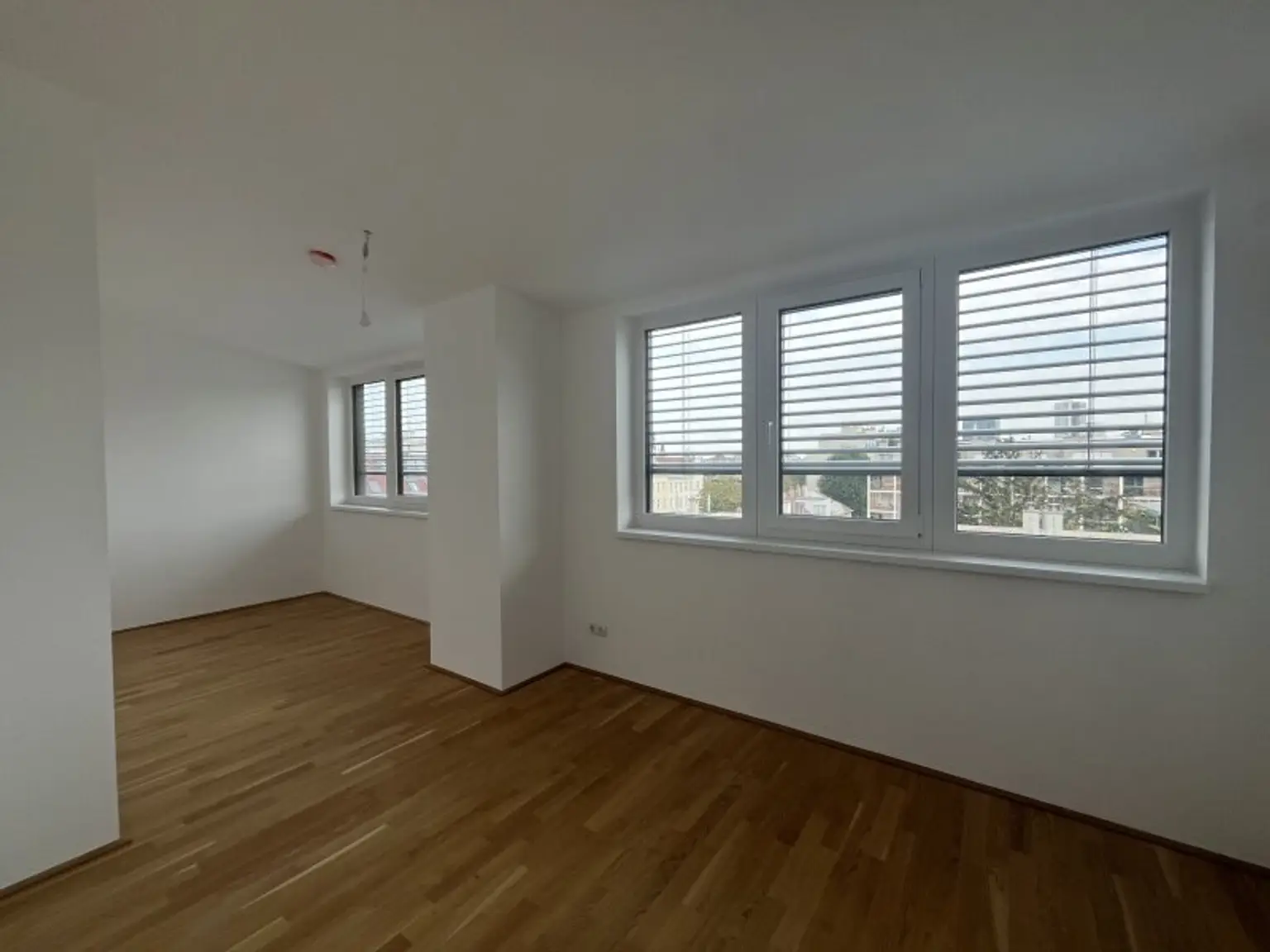 Wunderschöne 4 Zimmer Dachterrassenwohnung mit Garagenplatz in Top Lage