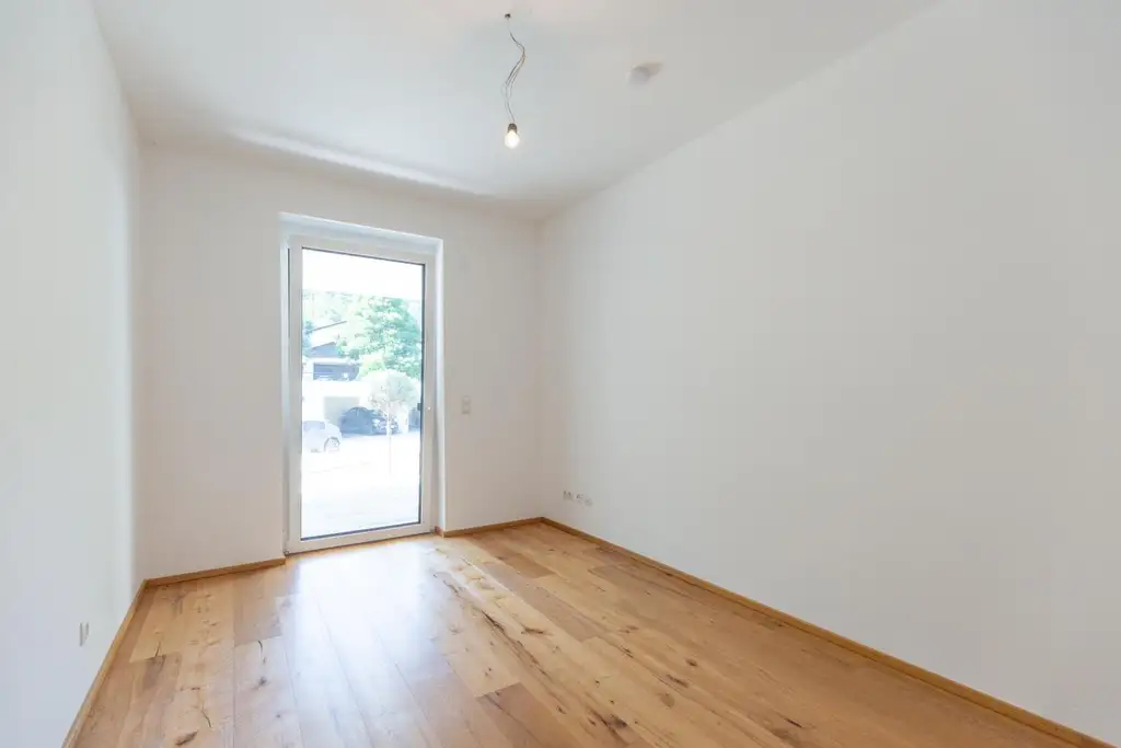 Exklusives Wohnerlebnis: Stilvolle Gartenwohnung mit Terrasse