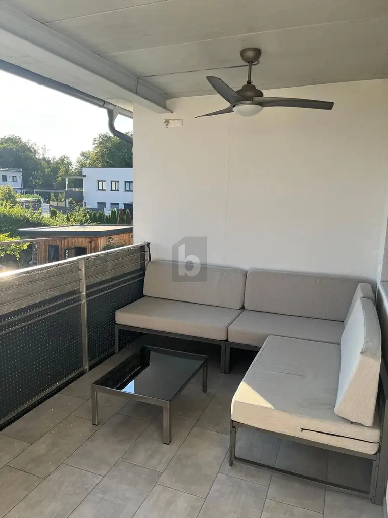 MODERN & FAMILIENFREUNDLICH MIT GROßER LOGGIA