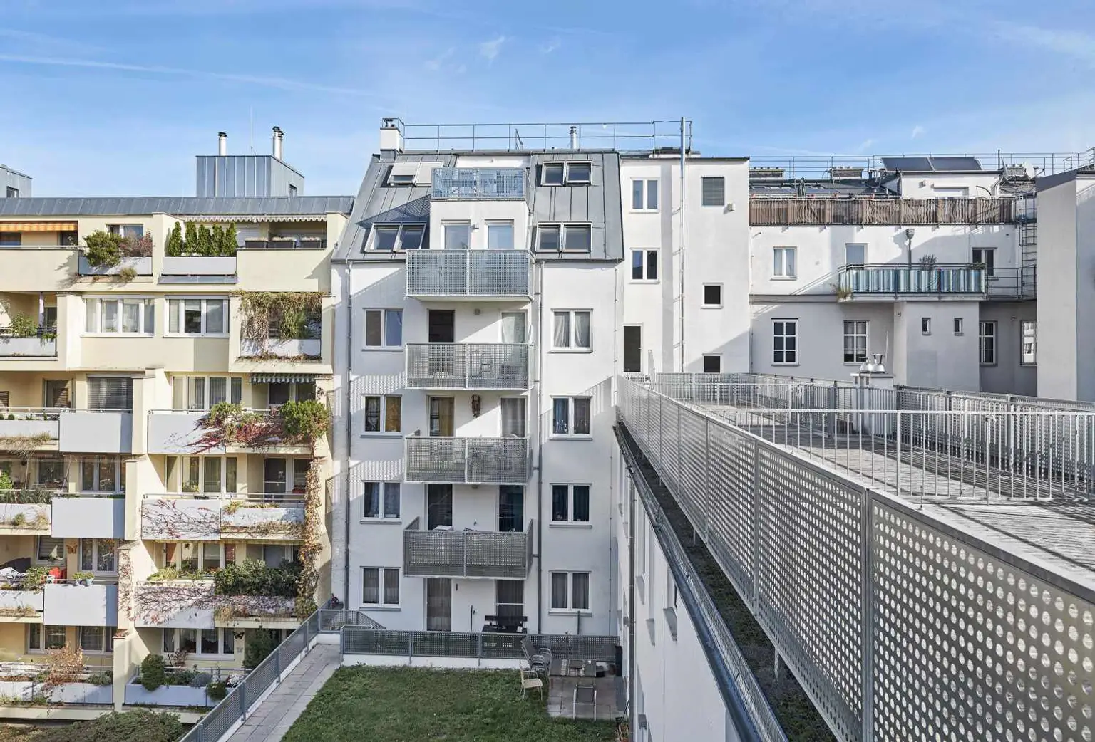 Ein WG-Zimmer in der Lorystraße wartet auf DICH!