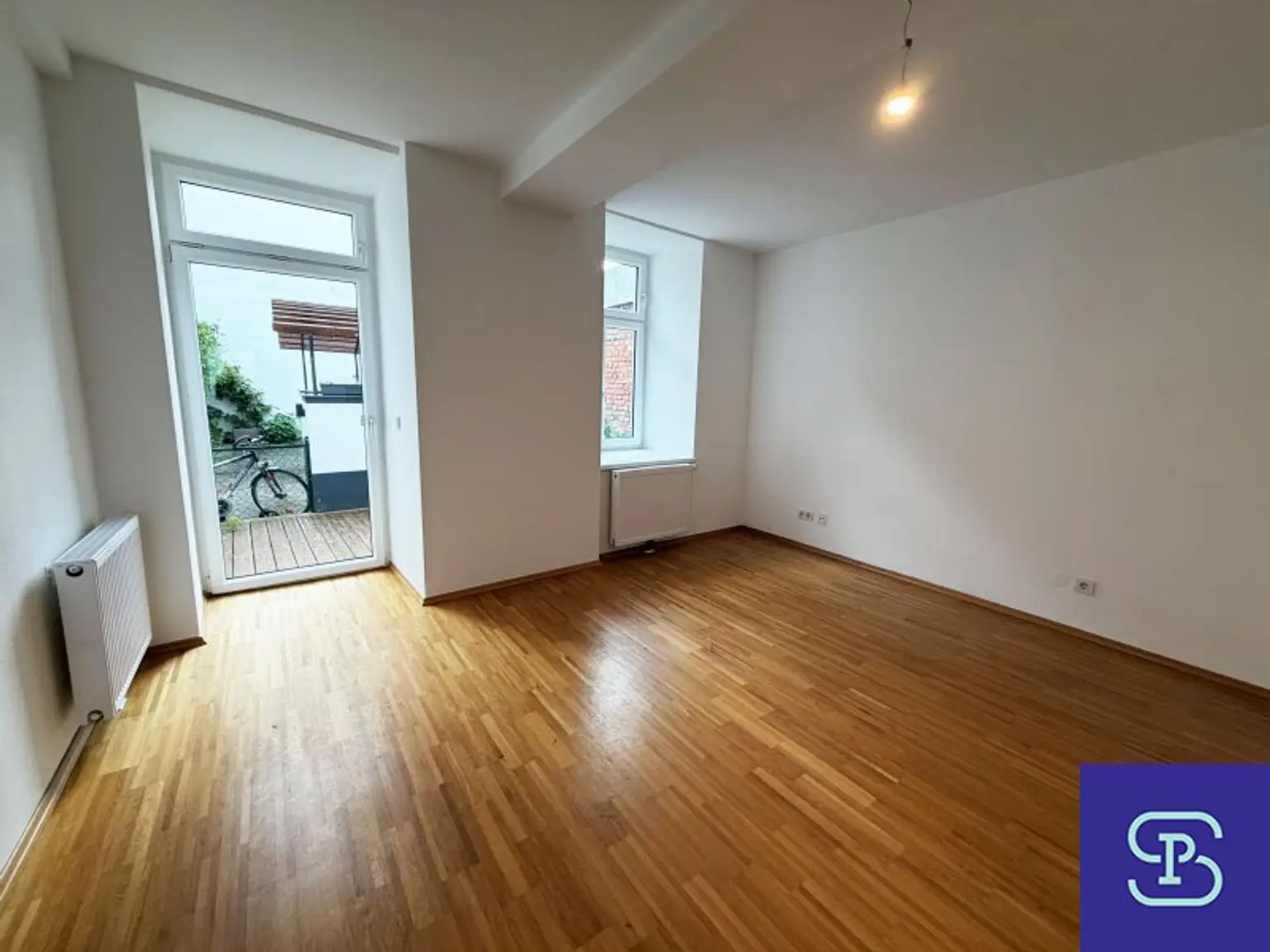 Wohnzimmer mit Zugang zur Terrasse