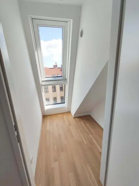 DACHGESCHOß-4-Zimmer-ERSTBEZUG mit Terrasse und privatem Liftzugang! Top 1/40