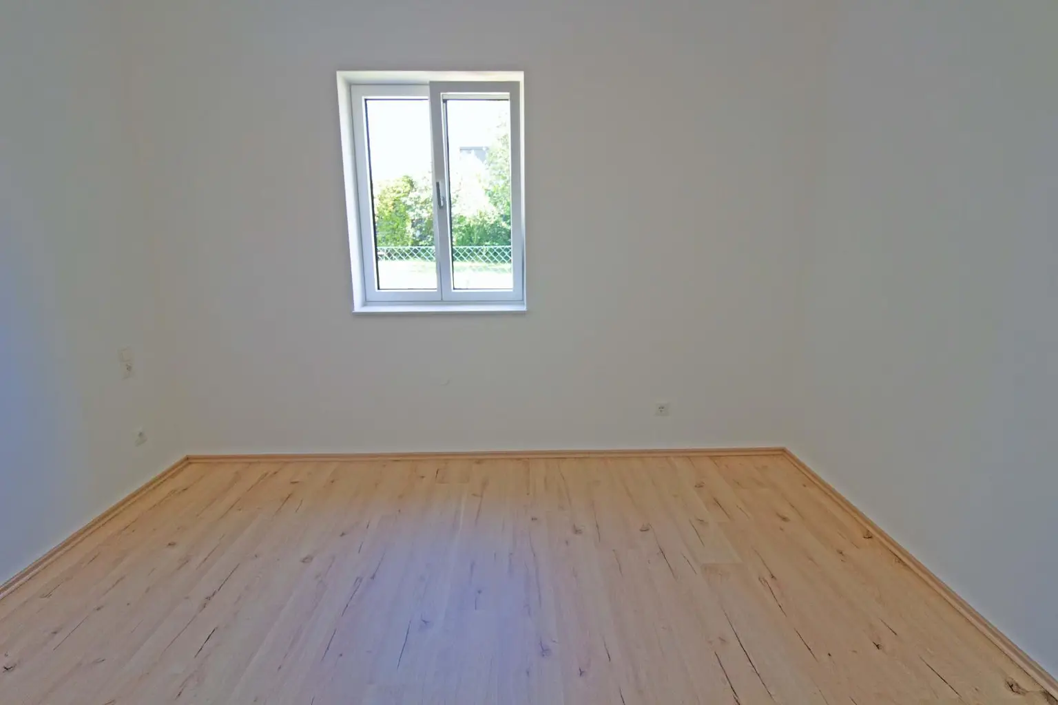 "Großzügige Doppelhaushälfte mit Terrasse und Garten zu mieten!"