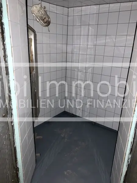 Ablösefreies Geschäftslokal, Kurzzeitvermietung bis 12 Monate möglich; Produktionsmöglichkeit/Lager/ehemalige Bäckerei